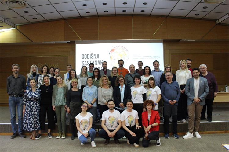 Slika /slike/Grupna slika_sastanak.jpg